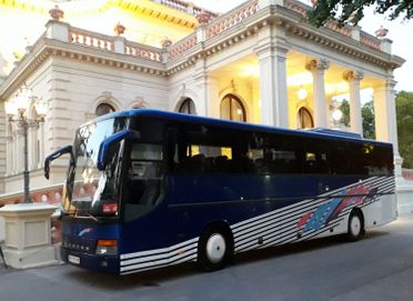 Sitze: 57+1 Reiseleiter